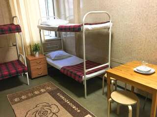 Гостиница Гнездо Москва Спальное место на двухъярусной кровати в общем номере для мужчин-1